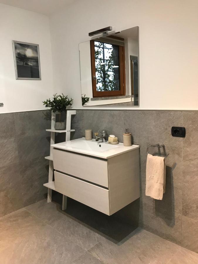 באוונו Armonie Del Lago - Lakeview Retreat With Private Garden, Pool & Jacuzzi חדר תמונה